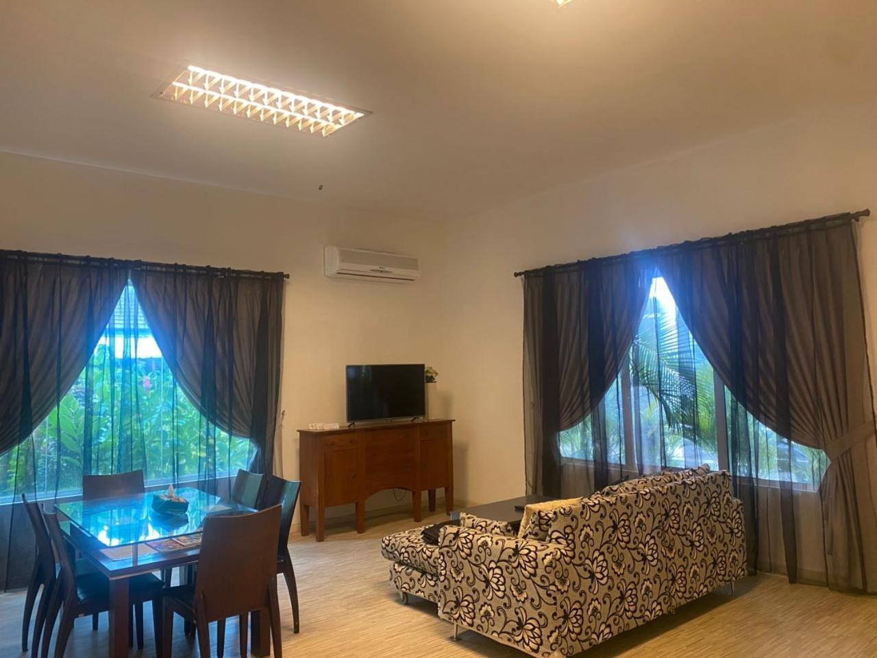 Wesberly Apartment *